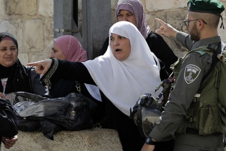 Palestinian women are blocked by Israeli security forces outside the al-Aqsa mosque compound in the Old City of Jerusalem on October 8, 2014. Clashes broke out the previous day as Palestinians protested against Jews visiting the flashpoint holy site on the eve of the week-long holiday for Sukkot, or Feast of Tabernacles, Israeli police said. AFP PHOTO/AHMAD GHARABLI