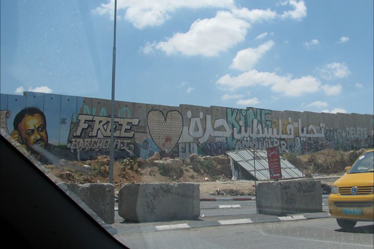 رام الله-فلسطين 25 نوفمبر/تشرين ثاني 2014 - جدار قلنديا الذي يفصل القدس عن مدينة رام الله (تصوير عوض الرجوب-الجزيرة نت ) تعليق مقترح: قانون القومية يبدد حلم الدولة الفلسطينية