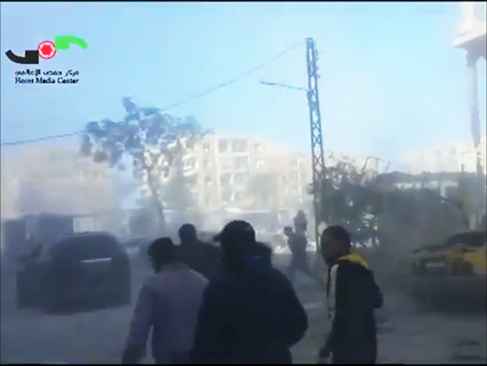 ‪قصف صاروخي سابق للنظام السوري‬ (ناشطون)