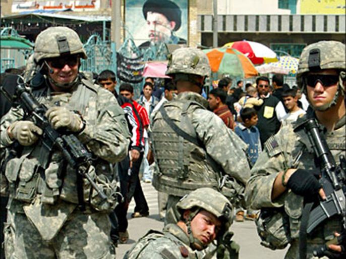 f_us soldiers patrol baghdad's al-kadhimiyah district 23 march 2007. the us military announced today the deaths of two more servicemen in iraq, where american troops are battling (الفرنسية)