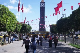 التونسيون يدلون بأصواتهم يوم الأحد لانتخابات رئيس جديد للبلاد (سبتمبر/أيلول 2014 شارع الحبيب بورقيبة بالعاصمة تونس)