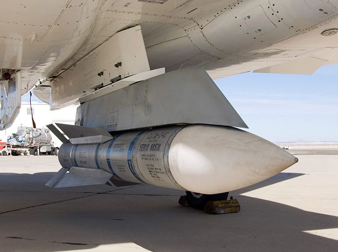 الموسوعة - AIM-54 Phoenix missile mounted on a F-15 Eagle.