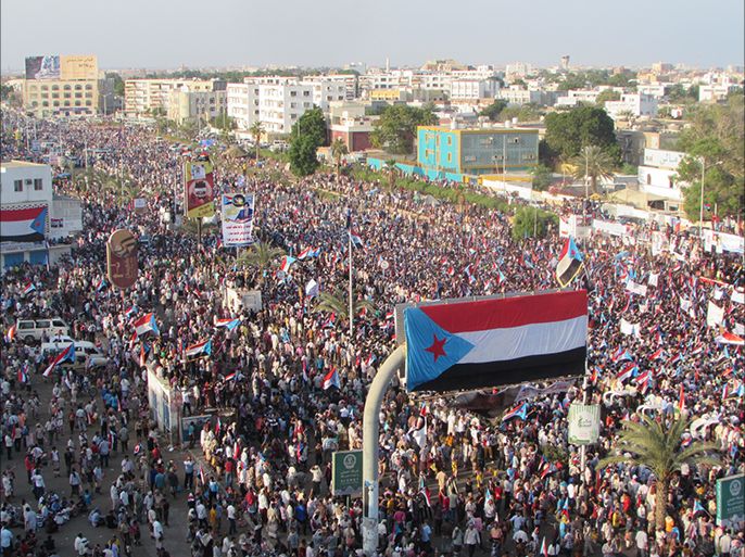 منظر عام للحشود المشاركة في فعالية الاحتفاء بذكرى ثورة 14 أكتوبر بعدن الجزيرة نت