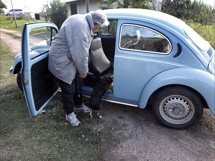epa04478998 A picture made available on 06 November 2014 shows Uruguayan President Jose Mujica next to his vehicle, a Volkswagen Beetle, at home in Montevideo, Uruguay, 16 May 2013. Mujica, considered the world's poorest state leader for his humble way of life, received an off of 1,000,000 US dollars to sell his Volkswagen 1987, as he admitted in a statement released on 06 November 2014, according to the local press. EPA