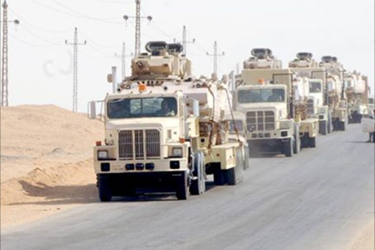 آليات عسكرية مصرية في طريقها لتأمين الحدود المصرية مع قطاع غزة