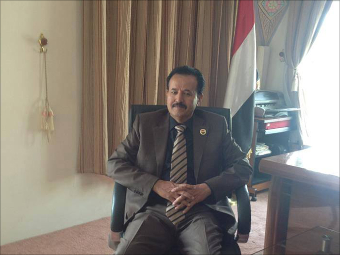 شملان رفض البقاء بعمران محافظا شكليا والسلطة الفعلية بيد الحوثيين (الجزيرة)