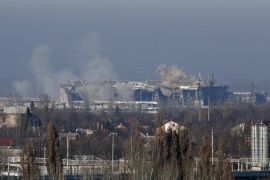 Smoke rises above a new terminal of the Sergey Prokofiev International Airport after the recent shelling during fighting between pro-Russian separatists and Ukrainian government forces in Donetsk, eastern Ukraine, November 9, 2014. REUTERS/Maxim Zmeyev (UKRAINE - Tags: POLITICS CIVIL UNREST CONFLICT TPX IMAGES OF THE DAY)