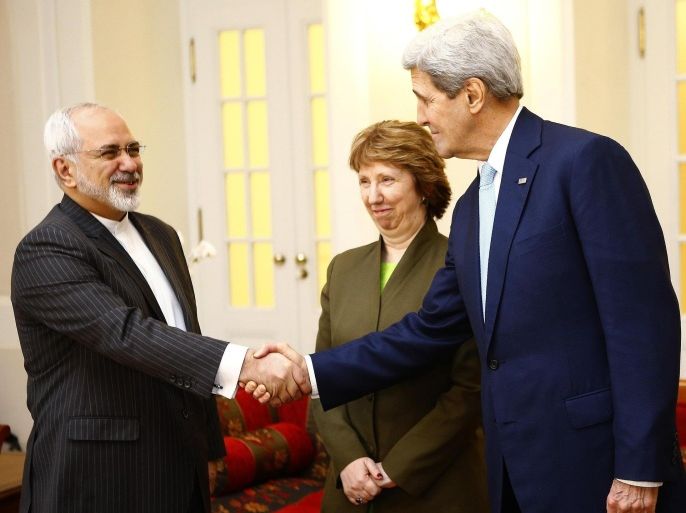 U.S. Secretary of State John Kerry (R) and Iranian Foreign Minister Javad Zarif (L) shake hands, as EU envoy Catherine Ashton watches, before a meeting in Vienna November 20, 2014. Tehran has yet to explain away allegations it conducted atomic bomb research, the head of the U.N. nuclear agency said on Thursday, four days before a deadline for Iran and six world powers to reach a deal on the Iranian nuclear programme. REUTERS/Leonhard Foeger (AUSTRIA - Tags: POLITICS ENERGY)