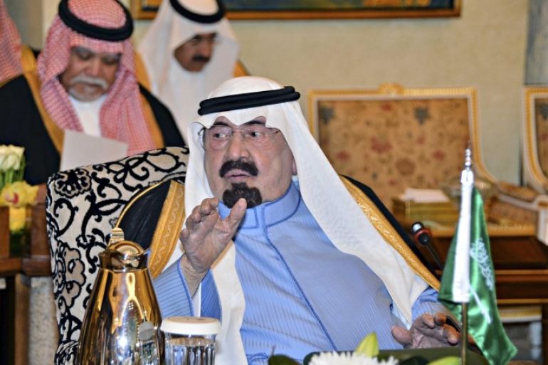 Saudi King Abdullah bin Abdul Aziz al-Saud gestures during an extraordinary Gulf Cooperation Council (GCC) leaders summit in Riyadh, in this November 16, 2014 handout picture. PREUTERS/Saudi Press Agency/Handout via Reuters (SAUDI ARABIA - Tags: POLITICS ROYALS) ATTENTION EDITORS - NO SALES. NO ARCHIVES. FOR EDITORIAL USE ONLY. NOT FOR SALE FOR MARKETING OR ADVERTISING CAMPAIGNS. THIS IMAGE HAS BEEN SUPPLIED BY A THIRD PARTY. IT IS DISTRIBUTED, EXACTLY AS RECEIVED BY REUTERS, AS A SERVICE TO CLIENTS