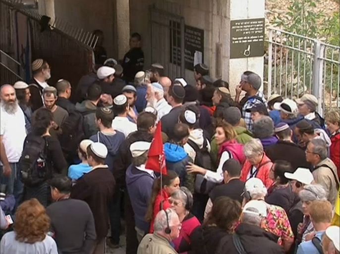 قوات الاحتلال تسمـح لمجموعات يهودية متطرفة باقتحام المسجد الأقصى والتجول فيه