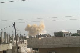 ألسنة الدخان المتصاعدة من إنفجار مطار حماة العسكري