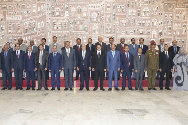 Yemen's President Abd-Rabbu Mansour Hadi (front C) and newly appointed Prime Minister Khaled Bahah (7th L) pose for a group photo with the new cabinet after it was sworn-in at the Presidential Palace in Sanaa in this November 9, 2014 handout released by the country's Defence Ministry. REUTERS/Yemen's Defence Ministry/Handout via Reuters (YEMEN - Tags: POLITICS) ATTENTION EDITORS - NO SALES. NO ARCHIVES. FOR EDITORIAL USE ONLY. NOT FOR SALE FOR MARKETING OR ADVERTISING CAMPAIGNS. THIS IMAGE HAS BEEN SUPPLIED BY A THIRD PARTY. IT IS DISTRIBUTED, EXACTLY AS RECEIVED BY REUTERS, AS A SERVICE TO CLIENTS. REUTERS IS�UNABLE�TO INDEPENDENTLYVERIFY�THE AUTHENTICITY, CONTENT, LOCATION OR DATE OF THIS IMAGE.�
