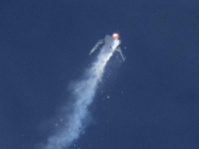 The Virgin Galactic SpaceShipTwo rocket explodes in mid-air during a test flight above the Mojave Desert in California October 31, 2014. The passenger spaceship being developed by Richard Branson's Virgin Galactic company crashed during a test flight on Friday near the Mojave Air and Space Port in California, killing one pilot and seriously injuring the other, officials said. REUTERS/Kenneth Brown (UNITED STATES - Tags: SCIENCE TECHNOLOGY DISASTER TRANSPORT)