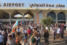استقبال كبير للجفري في مطار عدن الجزيرة نت