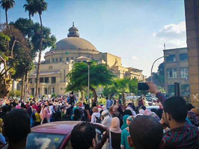 جانب من مظاهرات جامعة القاهرة في يوم الطالب العالمي