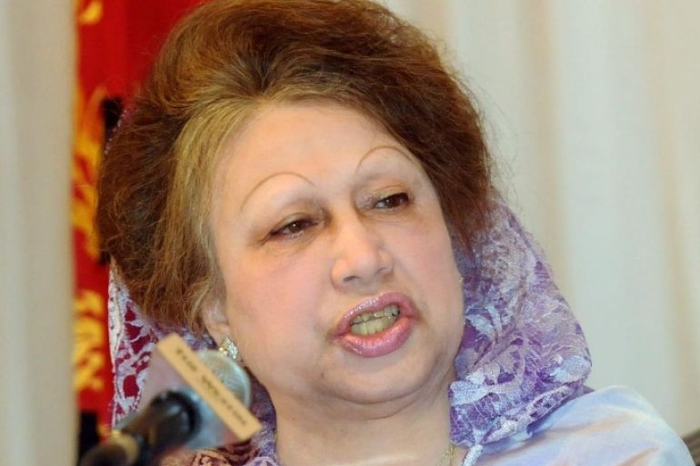 Bangladesh Nationalist Party (BNP) chairperson Begum Khaleda Zia speaks during a media conference in Dhaka January 15, 2014. Khaled vowed to continue the ongoing anti-government movement peacefully during her first presence after the 10th national election on January 5, which they boycotted. REUTERS/Stringer (BANGLADESH - Tags: POLITICS ELECTIONS)