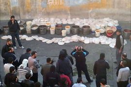 صورة للتظاهرة التي أقامها معتقلو الرأي داخل سجن حمص المركزي