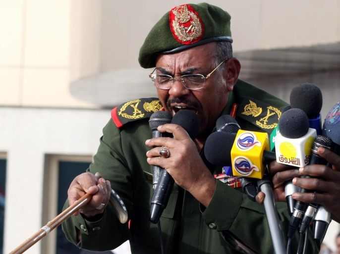 Sudanese President Omar al-Bashir addresses people gathering to celebrate the liberation in Heglig in front of the Sudanese Ministry of Defence, Khartoum, Sudan, 20 April 2012. Media reports quoting presidential officials in Juba on 20 April state that South Sudan will withdraw its troops from the disputed Heglig oil fields. Shortly after the announcement, Sudanese Defence Minister Abdelrahim Mohamed Hussein said Heglig had been ‘liberated’ after intense clashes.  EPA/STR