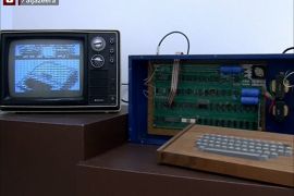 تشهد مدينة نيويورك مزادا يـُعرض فيه أقدم جهاز حاسوب من نوع "آبل" ينتظر أن يباع بأكثر من ستمائة ألف دولار .