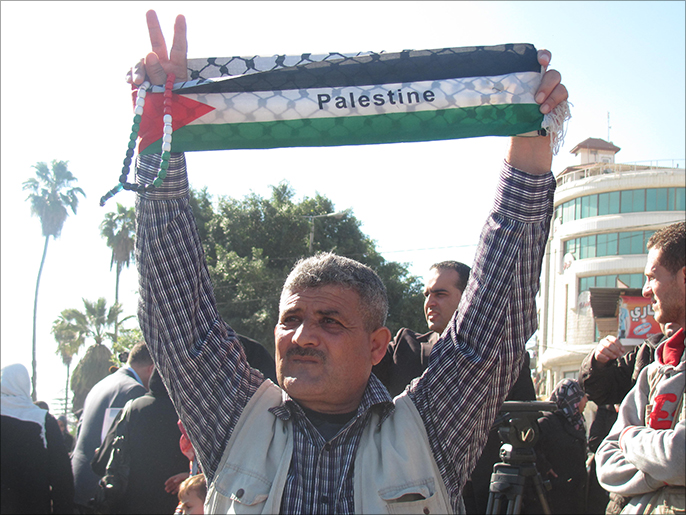 المواطن محمد المجدلاوي أحد المشاركين بالمسيرة (الجزيرة)