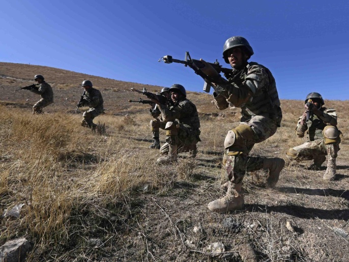 جنود أفغانيون أثناء تدريب في موقع عسكري في كابل (الأوروبية)