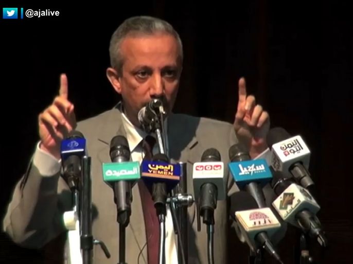 أعلن شوقي هائل محافظ تعز رفضه السماح لمسلحي الحوثي الدخول إلى المحافظة أو تشكيل ما أسماها بـ"لجان شعبية".