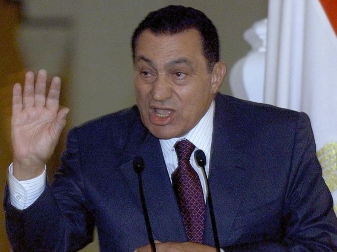 Egyptian President Hosni Mubarak gestures during his joint press conference with Syrian President Bashar al-Assad in Cairo 02 October 2000. Mubarak and al-Assad called for an urgent Arab summit to deal with the deadly Israeli-Palestinian clashes.