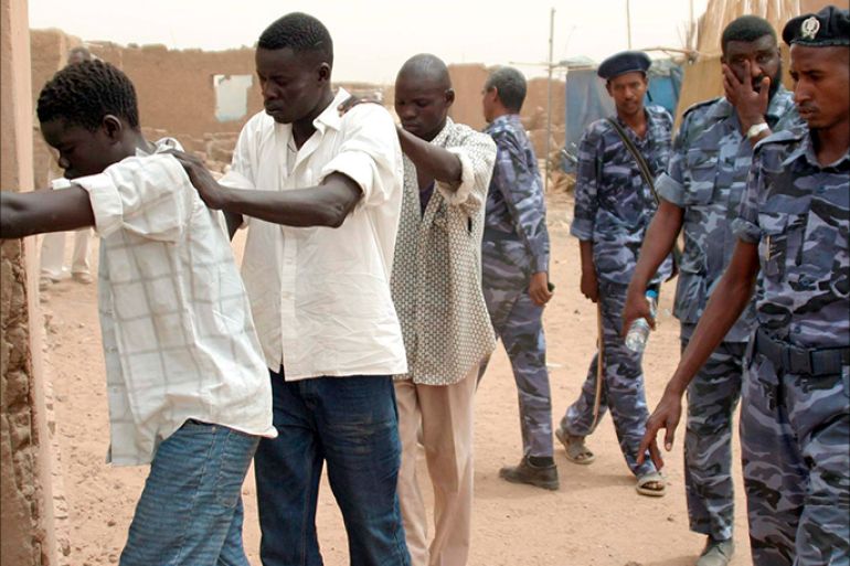 epa000441509 Sudanese police and military detain civilians at a refugee camp south of Khartoum, Tuesday, 24 May 2005. Hundreds of police and soldiers have surrounded the refugee camp south of Khartoum where violent clashes left at least 17 civilians and policemen dead last week. Clashes erupted when Sudanese police tried to relocate refugees away from the camp. United Nations Secretary-General Kofi Annan heads to Africa on Tuesday to mobilise support for the African Union force in Sudan's conflict-wracked Darfur region. EPA/PHILIP DHIL EPA/PHILIP DHIL