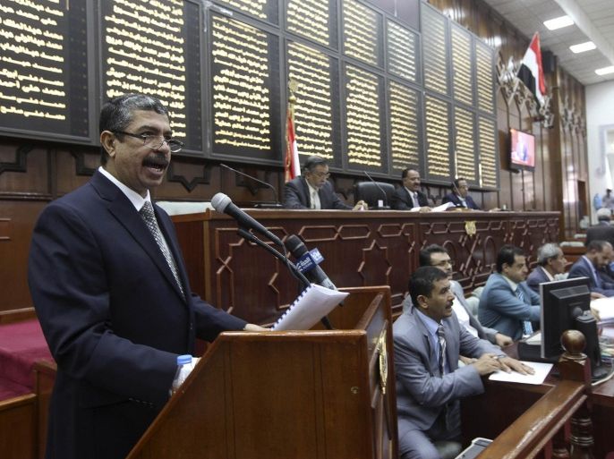 Yemen's Prime Minister Khaled Bahah (L) speaks during a parliament session in Sanaa December 8, 2014. REUTERS/Mohamed al-Sayaghi (YEMEN - Tags: POLITICS)