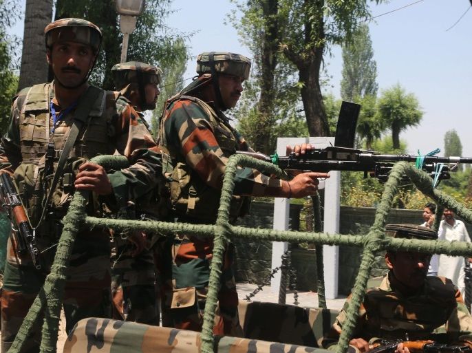 Indian Army soldiers stand guard near the venue of Indian Defence Minister Arun Jaitley's news conference in Srinagar, the summer capital of Indian Kashmir, 15 June 2014. The Indian Defence Minister is on a two-day visit to Indian Kashmir. This was the first visit to Indian Kashmir of any minister in the newly-elected Bharatiya Janta Party led government in India.