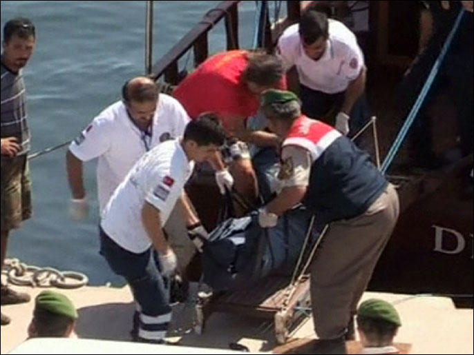 ‪أحد ضحايا الهجرة السرية في غرق مركب قرب تركيا العام الجاري‬ (الجزيرة)