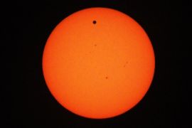 The planet Venus makes its transit across the Sun as seen from Beirut June 6, 2012. Venus made a slow transit across the face of the sun on Tuesday, the last such passing that will be visible from Earth for 105 years. REUTERS/Jamal Saidi (LEBANON - Tags: SCIENCE TECHNOLOGY SOCIETY)