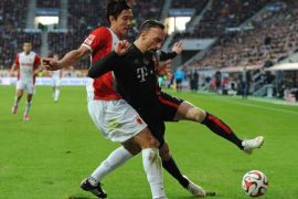 Augsburg's Jeong-Ho Hong (L) and Bayern's Franck Ribery (R) fight for the ball during the German Bundesliga soccer match between FC Augsburg and FC Bayern Munich at SGL Arena in Augsburg, Germany, 13 December 2014.(EMBARGO CONDITIONS - ATTENTION: Due to the accreditation guidelines, the DFL only permits the publication and utilisation of up to 15 pictures per match on the internet and in online media during the match.)