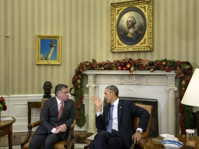US President Barack Obama (R) talks to King Abdullah II of Jordan after a meeting in the Oval Office of the White House December 5, 2014 in Washington, DC. AFP PHOTO/Brendan SMIALOWSKI