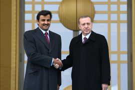 استقبل الرئيس التركي، رجب طيب أردوغان، في العاصمة أنقرة، أمير دولة قطر، الشيخ تميم بن حمد آل ثاني، بمراسم رسمية، أقيمت في القصر الرئاسي.
