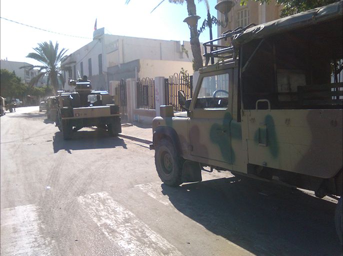 مدرعات الجيش تجوب شوارع الحامة