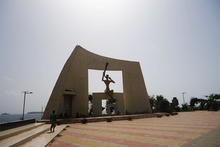 داكار - عاصمة السنغال و تعتبر من أهم مدن غرب إفريقيا حيوية و من أقدمها. أصبحت المدينة عاصمة للبلاد بعد استقلالها عن فرنسا سنة 1960. الموسوعة