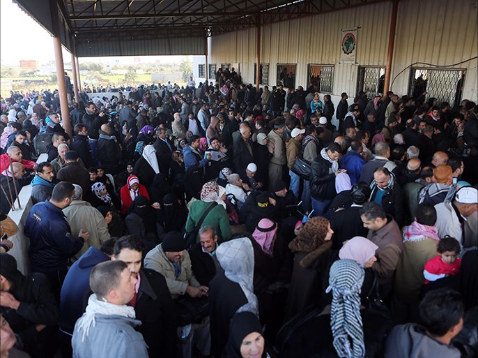 Palestinians await permission to enter Egypt as they gather inside the Rafah border crossing between Egypt and southern Gaza Strip on December 21, 2014. Egypt is set to reopen the Rafah border crossing with Gaza for the second time in two months to allow those stranded in Egypt to enter the Palestinian territory, officials said. AFP PHOTO / SAID KHATIB