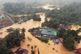 An aerial view of flooded streets of the National Park in Kuala Tahan, Pahang December 24, 2014. More than 100,000 people have been evacuated by authorities in five northern states of Malaysia hit by the Southeast Asian' nation's worst floods in decades. Picture taken December 24, 2014. REUTERS/Nazirul Roselan (MALAYSIA - Tags: ENVIRONMENT DISASTER TPX IMAGES OF THE DAY)