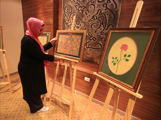الفنانة التركية، ايدا اوزكان - تعرض لوحات "الأبرو" في رام الله -
