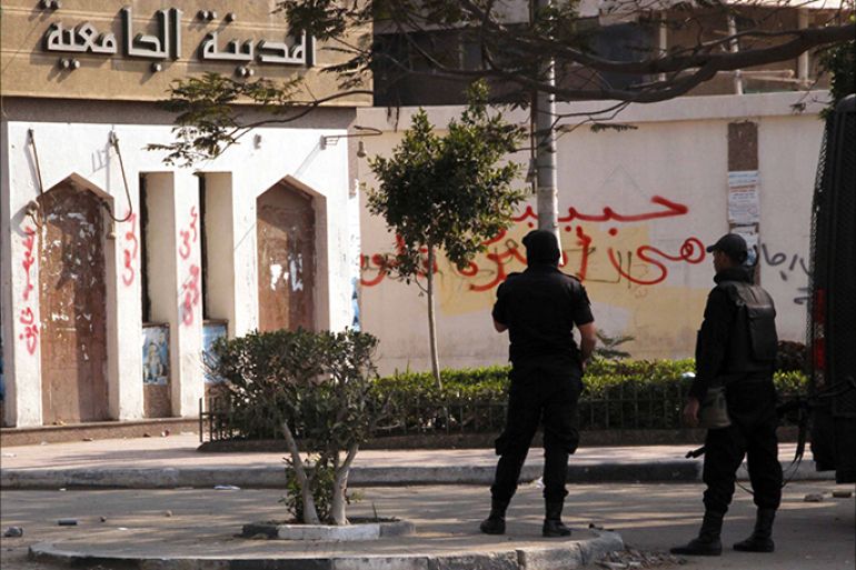 قوات الأمن تحاصر المدينة الجامعة بجامعة الأزهر