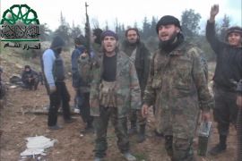 النصرة وأحرار الشام يسيطران على حاجز المداجن بريف إدلب