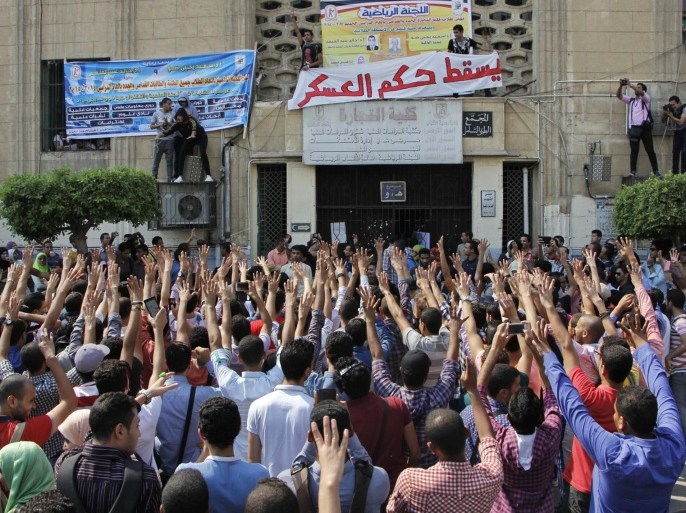 Student protesters hold a rally at Cairo University in Cairo, Egypt, Sunday, Oct. 12, 2014. Security officials said police backed by armored vehicles have stormed the campuses of at least two prominent Egyptian universities to quell anti-government protests by students. Sunday's largest rallies took place at Cairo and the Islamist al-Azhar universities. They were organized by supporters of ousted Islamist President Mohammed Morsi. (AP Photo/El Shorouk, Aly Hazzaa) EGYPT OUT