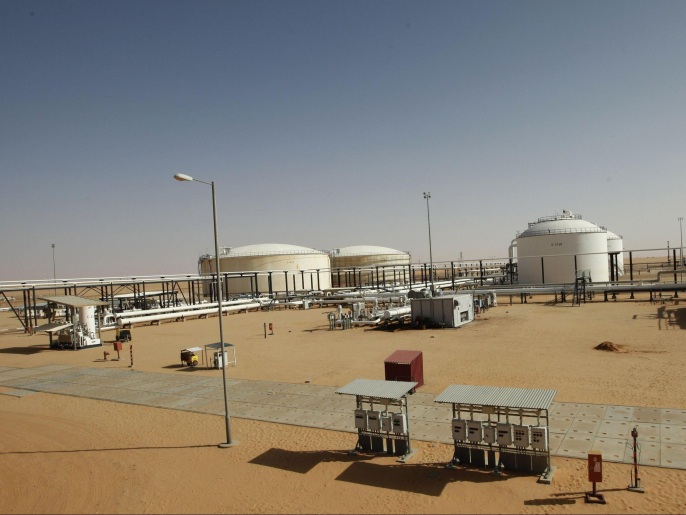 ‪إحدى المنشآت النفطية الليبية شرق البلاد‬  (رويترز)