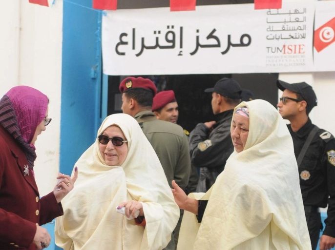 Two elderly women voters leave a polling station in Sousse, Tunisia 21 December 2014 as the country goes to the polls in a presidential run-off election. Official preliminary results are not expected until 22 Decemebr 2014.