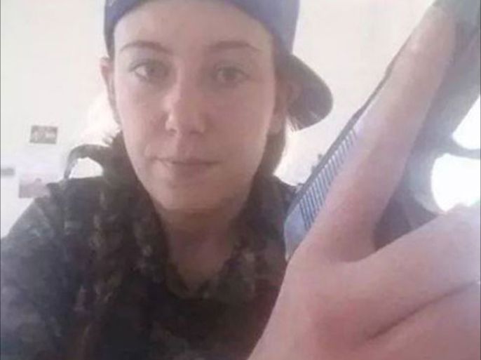 جين روزينبرغ مجندة إسرائيلية من تل أبيب أصلها كندي (إسرائيلية تقاتل مع الأكراد ) الصورة مأخوذة من موقع المجندة الإسرائيلية على الفيسبوك