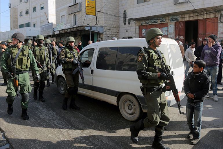epa04511946 Palestinian police deployed in the Israeli controlled sector of the West Bank city of Hebron, 02 December 2014. Meanwhile, Israel appears headed toward an early election after Prime Minister Benjamin Netanyahu and a key coalition partner failed to bridge differences on the budget and a Jewish nation state proposal, The Jerusalem Post reported. EPA/ABED AL HASHLAMOUN