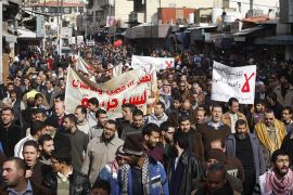 شارك المئات من الأردنيين في مسيرة انطلقت بالعاصمة عمان، بعد صلاة اليوم الجمعة، رفضا لما أثير في الأوساط السياسية بشأن اعتزام الحكومة الأردنية توقيع اتفاقية للغاز مع إسرائيل