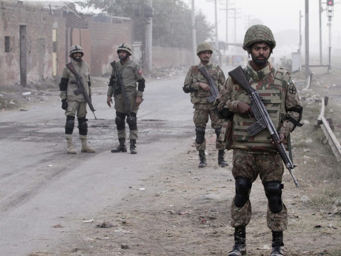 انتشار للقوات الباكستانية في العديد من المدن(رويترز)