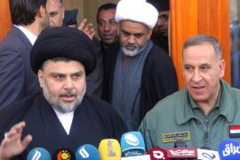 Iraqi Shi'ite radical cleric Moqtada al-Sadr speaks next to Iraq's Defence Minister Khaled al-Obeidi (R) during a news conference in Najaf, south of Baghdad, January 19, 2015. REUTERS/Alaa Al-Marjani (IRAQ - Tags: RELIGION POLITICS MILITARY)